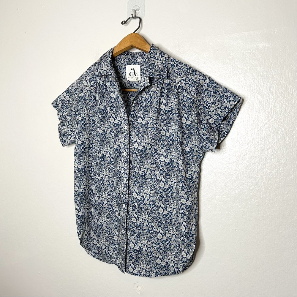 Amy Kuschel Knot Everyday Shirt Blue Floral‎ Print Short Sleeve Button Front Top - Picture 2 of 7